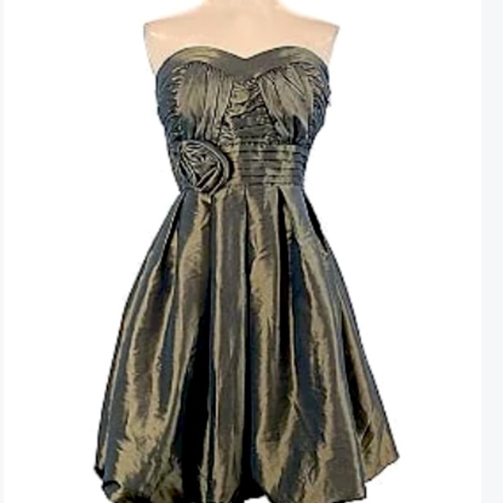 NWT Twenty One metallic Party dress size Small strapless sweetheart poof